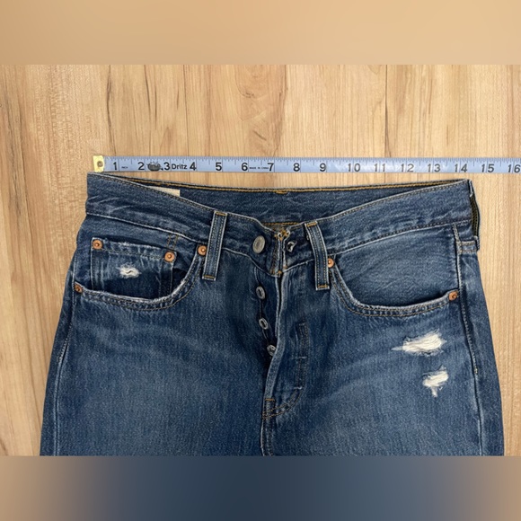 Levi’s 501 straight skinny, button fly, knee distressing, medium/dark wash - Picture 2 of 5